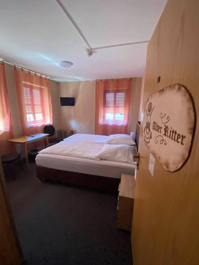 Hotel-Gasthof "Alter Ritter" Ротенбург об дер Таубер Екстериор снимка