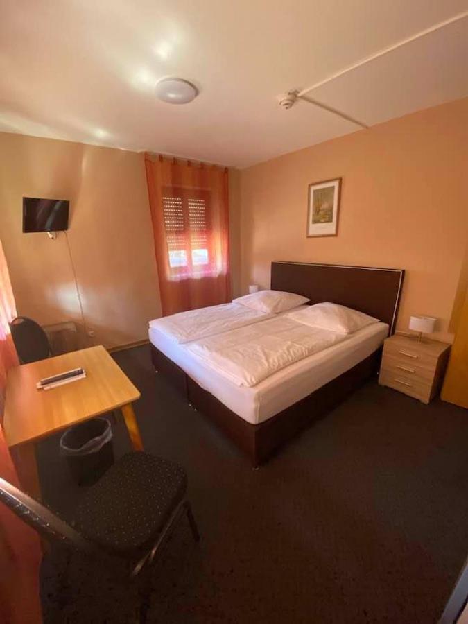 Hotel-Gasthof "Alter Ritter" Ротенбург об дер Таубер Екстериор снимка