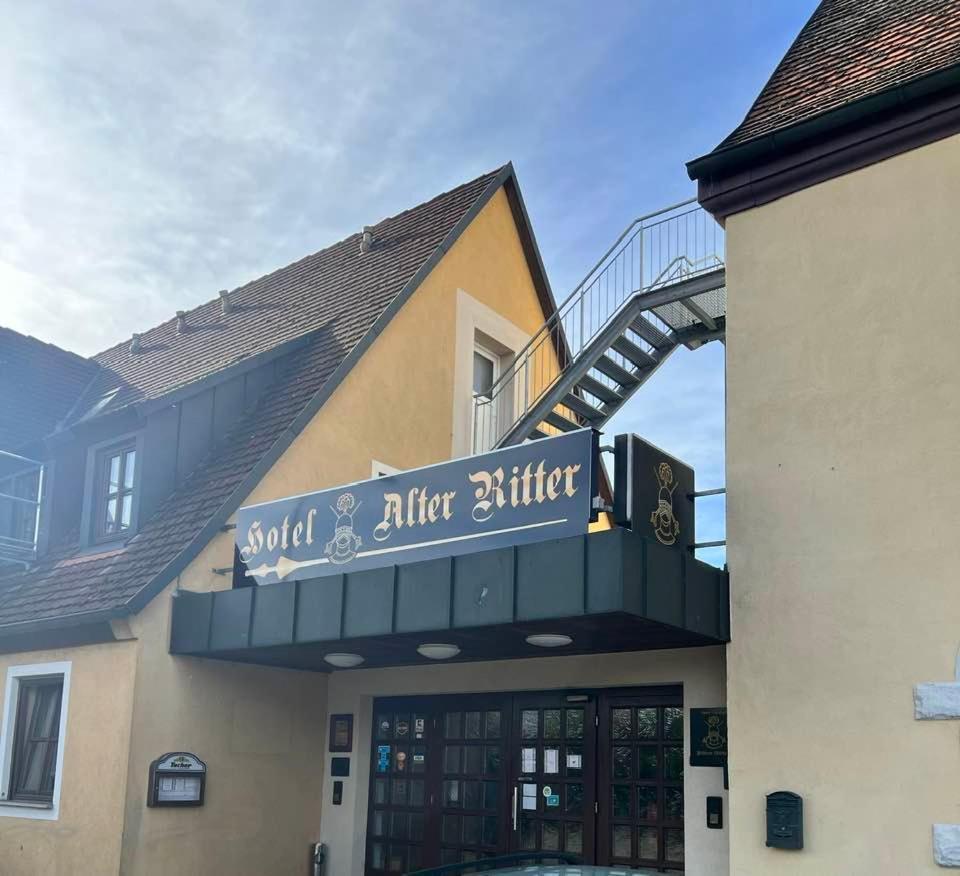 Hotel-Gasthof "Alter Ritter" Ротенбург об дер Таубер Екстериор снимка