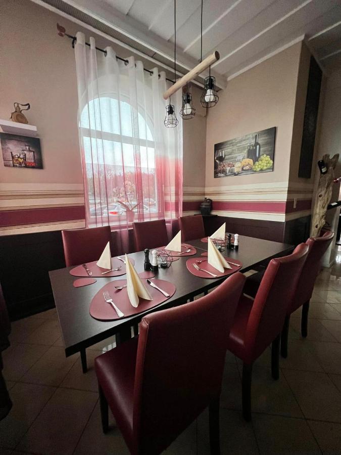 Hotel-Gasthof "Alter Ritter" Ротенбург об дер Таубер Екстериор снимка