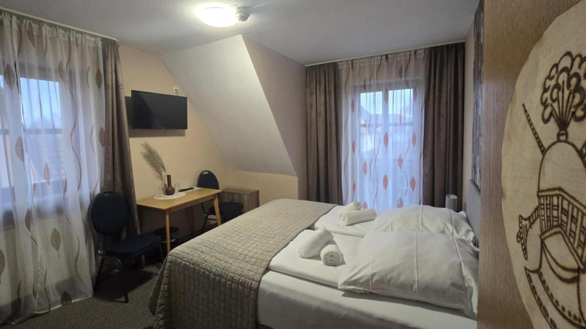 Hotel-Gasthof "Alter Ritter" Ротенбург об дер Таубер Екстериор снимка