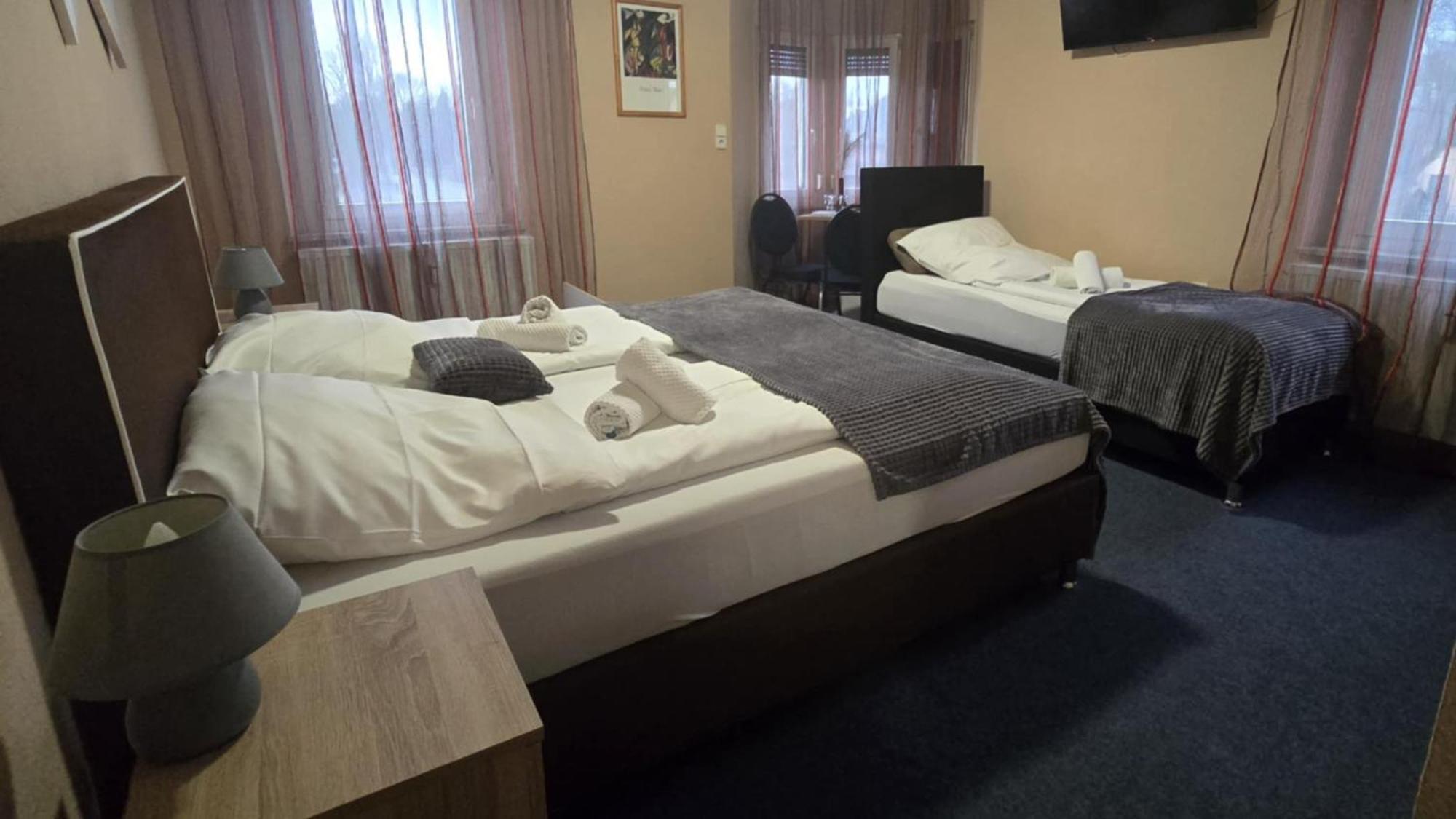 Hotel-Gasthof "Alter Ritter" Ротенбург об дер Таубер Екстериор снимка