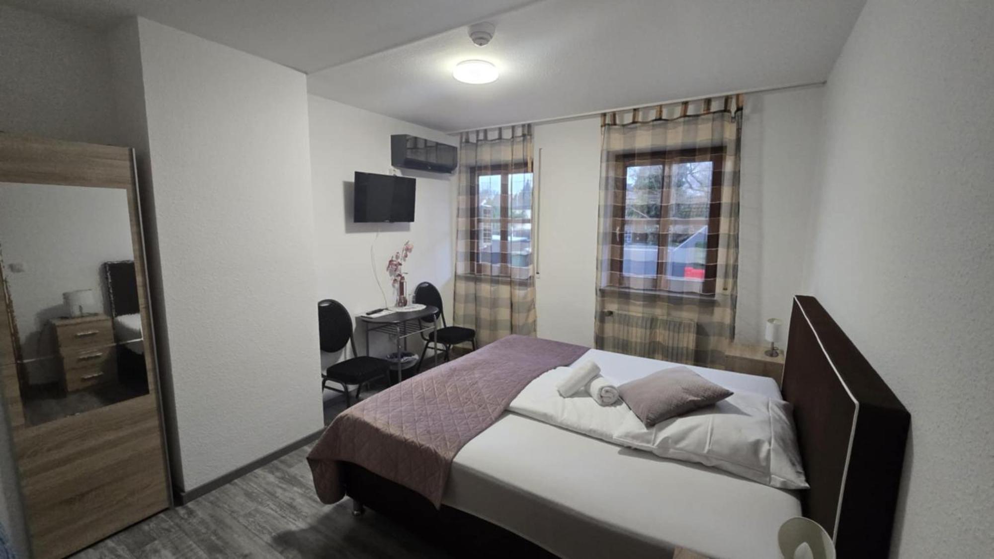 Hotel-Gasthof "Alter Ritter" Ротенбург об дер Таубер Екстериор снимка