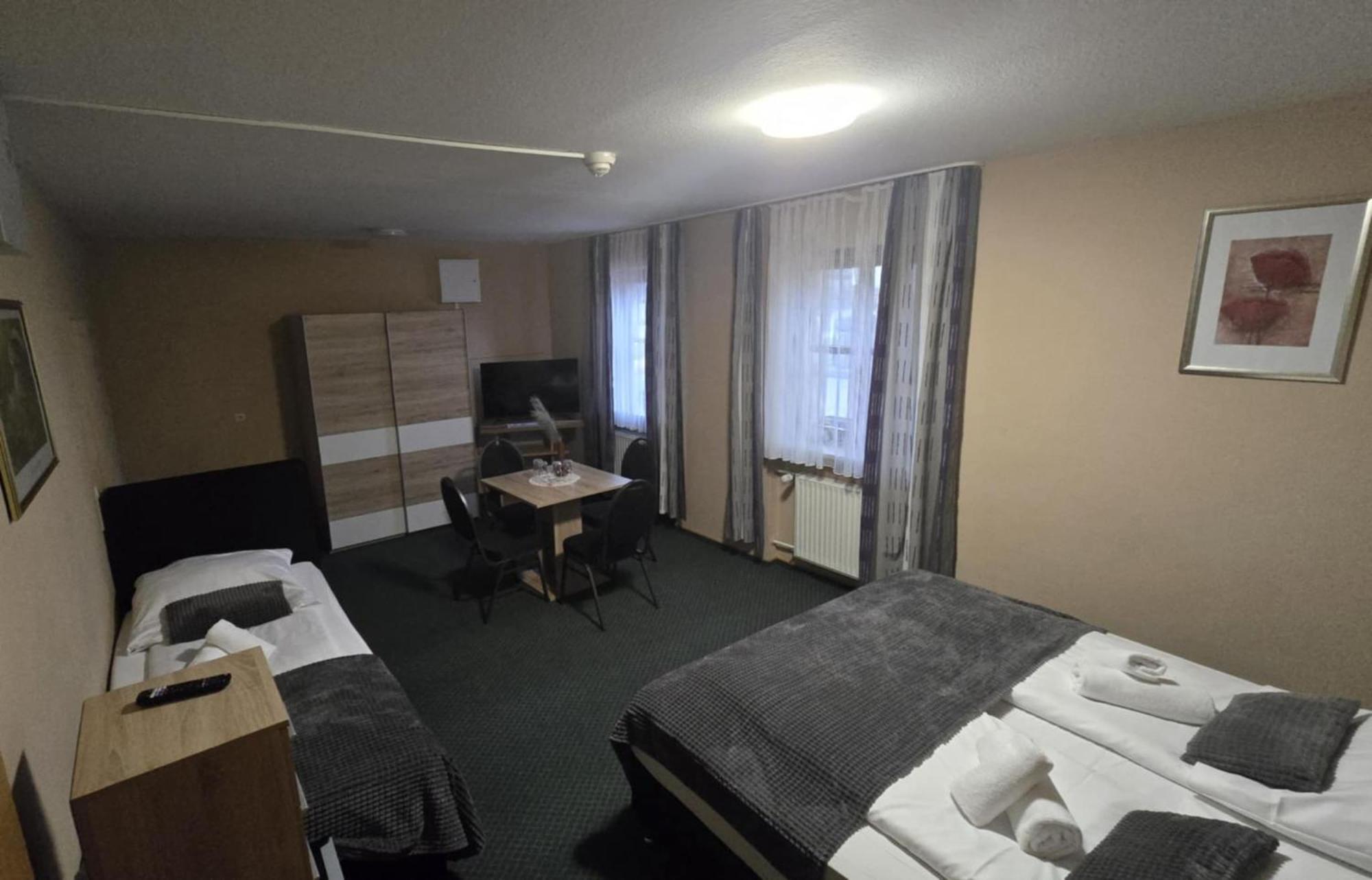 Hotel-Gasthof "Alter Ritter" Ротенбург об дер Таубер Екстериор снимка
